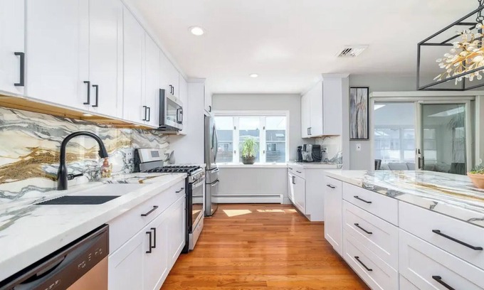 Baldwin Harbor Casa | Bayfront Brand New Reno with Hot Tub, Pool & Beach