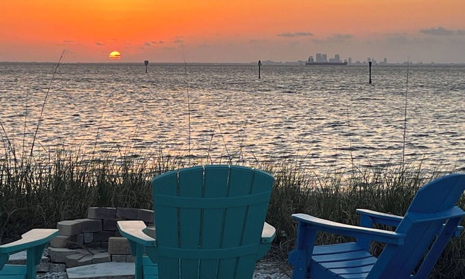 Ruskin Cabaña | Bayfront Cottage en Tampa Bay con impresionantes puestas de sol y muelle