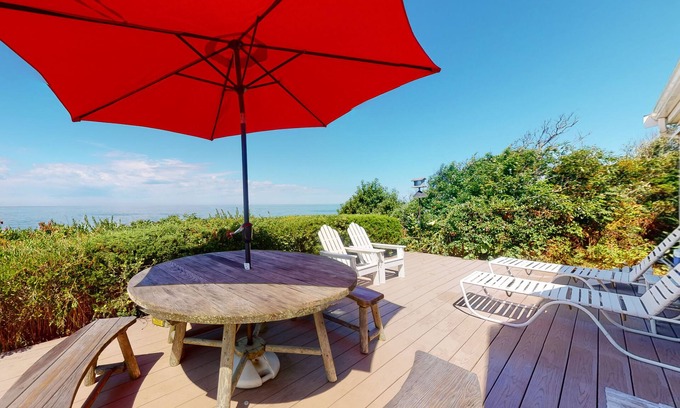 Eastham Cabaña | Bayfront cottage w / bluffside deck & shower al aire libre - ¡pasos a la playa privada!