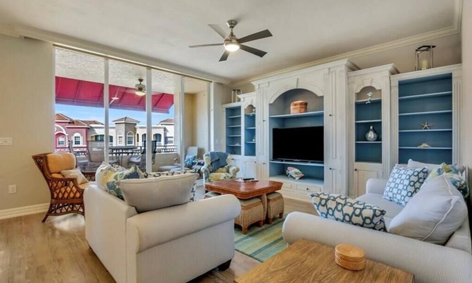 Redevelopment Area Apartamento | Bayfront - Fifth Av., in the heart of Naples