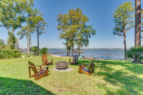 Ono Island Casa | Bayfront Gem Patio and Fire Pit in Pensacola