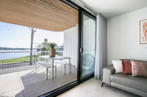 Batemans Bay Apartamento | Bayfront Holiday Retreat with Parking