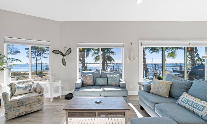 Mary Esther Casa | Bayfront Home , Pet-Friendly, Boat Access, Gorgeous Views & Relaxation! - Pirate's Cove