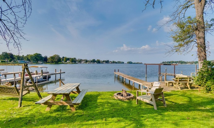 Wolcott Casa | Wolcott / Port Bay Lakehouse- ¡Libro para el follaje de otoño!