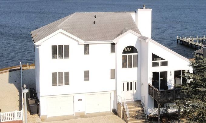 Beach Haven West Casa | Bay Front Home - ver la salida del sol sobre LBI. Muelle de Barco / Natación / SUP / Kayak / cangrejo