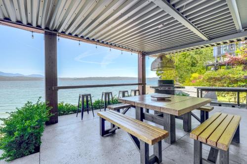 Poulsbo Casa | Bayfront Home with Private Beach in Poulsbo!