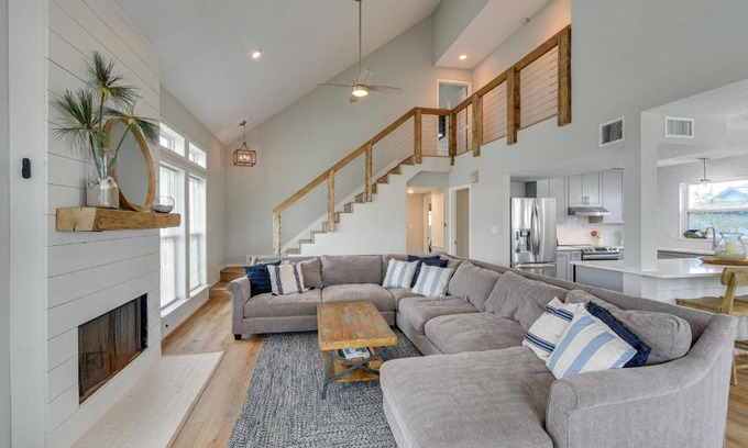 Jamaica Beach Casa | Bayfront Jamaica Beach House Canal Access and Decks