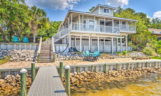 Fort Walton Beach - Destin Casa | Bayfront Niceville Getaway w/ Private Dock!