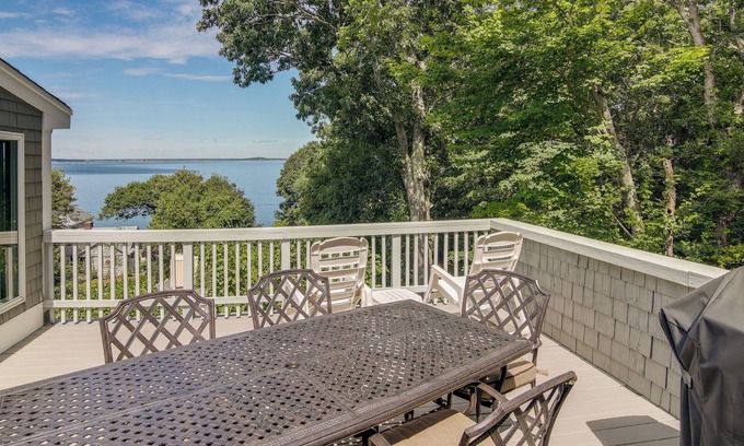 Plymouth Casa | Bayfront Plymouth Gem w/ Sunroom, Steps to Shore!