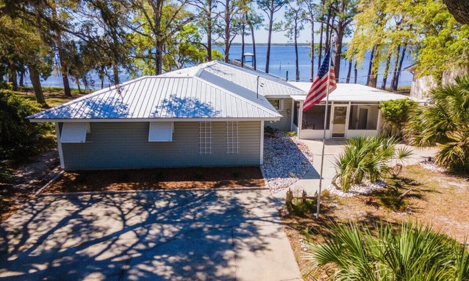 Panacea Casa | Bayfront Property/ Ocean Views/ Boat Dock/ Kayak/Large Parking/ Dog Friendly