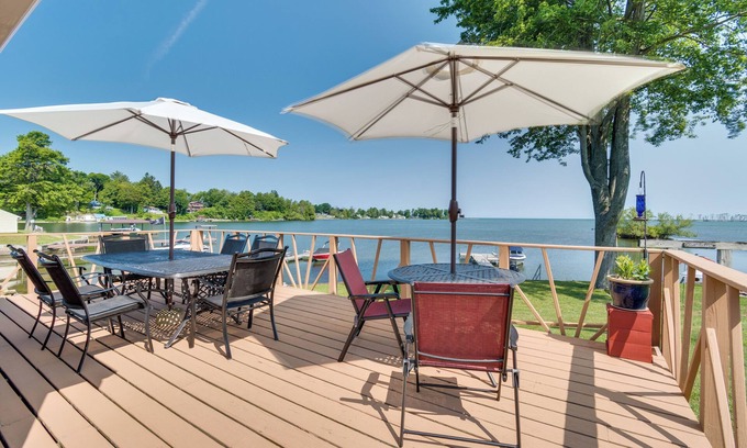 Red Creek Cabaña | Blind Sodus Bay Family Cottage w / Dock y Fire Pit!
