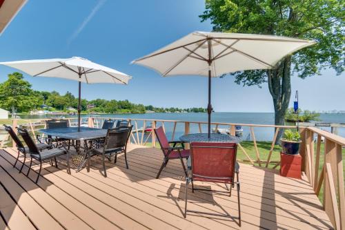Red Creek Casa | Bayfront Red Creek Vacation Rental with Boat Dock!