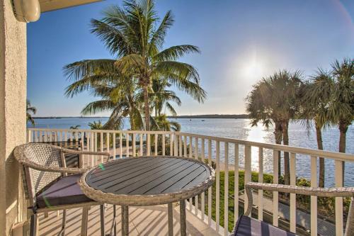 St. Petersburg - Clearwater Apartamento | Bayfront Retreat Private Balcony and Pool Access!