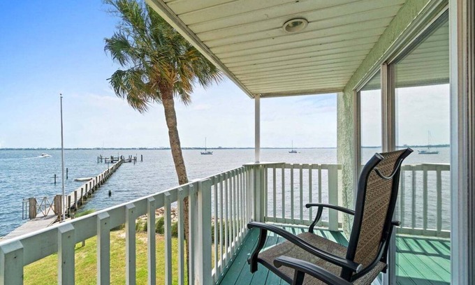 Panama City Casa | Bayfront Townhome with Private Dock, Kayaks & Stunning Views in Historic St. Andrew's!