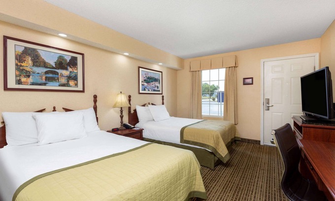 Easley Hotel | Baymont by Wyndham Easley/Greenville