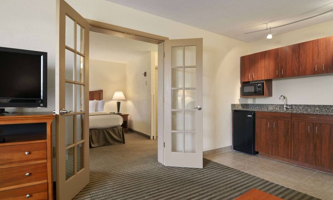 Macon Hotel | Baymont by Wyndham Macon I-75