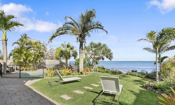 Beachmere Casa | BAYSIDE BLISS