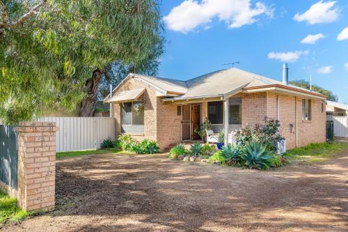 Busselton Casa | Bayside Bliss Family Friendly, Beach & Jetty