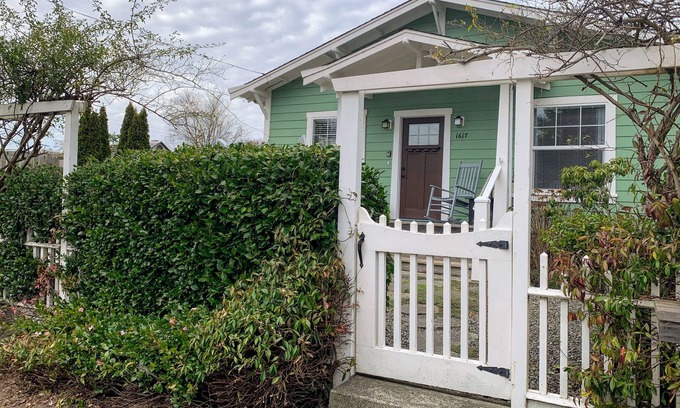 Jacoby Creek Casa | Bayside Bungalow, Stylish & Close to Town