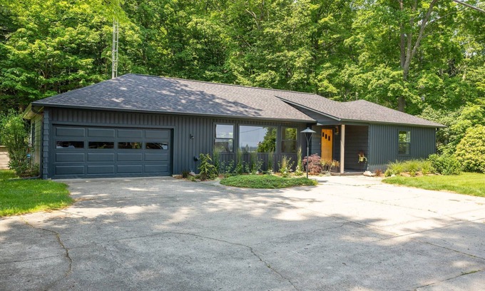 Traverse City Casa | Bayside Bungalow: West Bay Views Minutes to TC