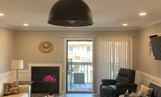 Little Salisbury Condominio | Bayside Canal condo in Mid-Town Ocean City, MD Pets Welcome, No pet fee!!