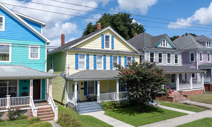 Cape Charles Casa | Bayside - Classic duplex in historic downtown!