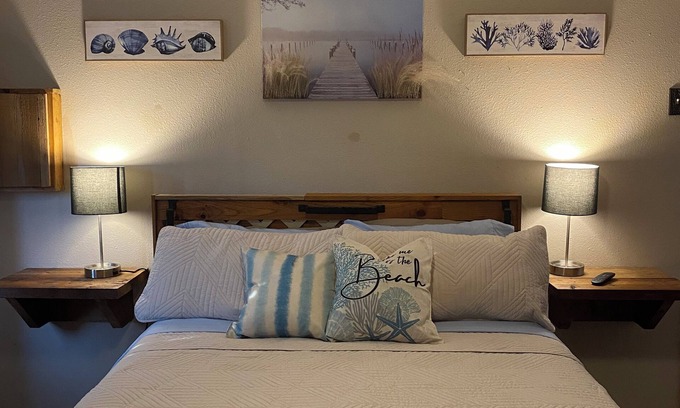 Dickinson Cabaña | Bayside Cottage