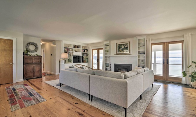 Deltaville Cabaña | Bayside Deltaville Retreat w/ Beach & Bay Views!