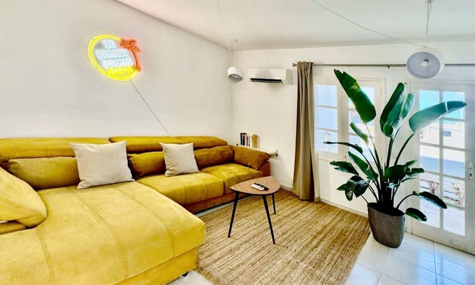Playa Honda Apartamento | Bayside Le Family Palms Eco-Boho Oasis with Terrace & BBQ