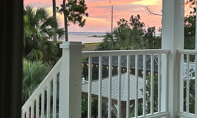 East End Casa | Bayside Oyster. 3 Bedroom/3 bathroom. Quick beach access. Stunning sunsets!