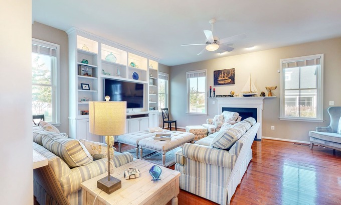 The Commons Casa | Bayside Resort house w/ free WiFi, tennis court, gym, and fireplace