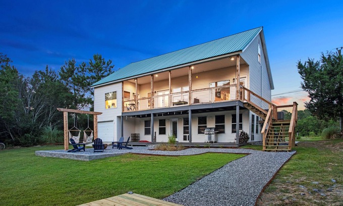 Diamondhead Casa | Bayside Retreat - 2250 sq ft Bay House w/dock, fire pit, & tons of amenities
