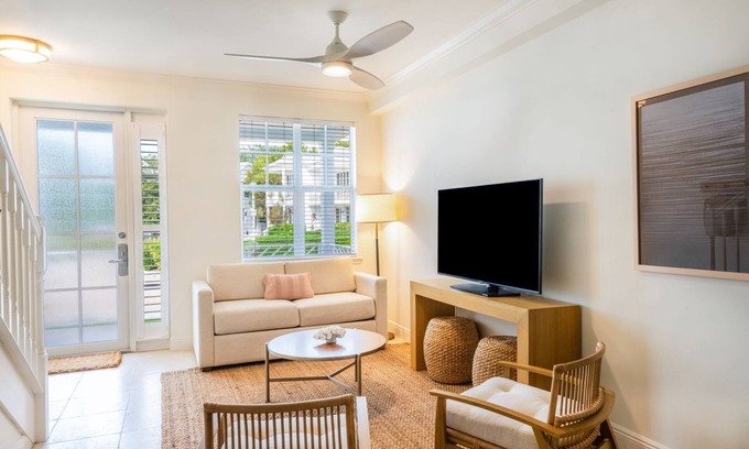 Islamorada Villa | Bayside Tranquility: 3 Relaxing Villa w/ Spacious Living Area & Kitchen