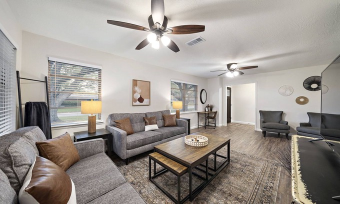 Baytown Casa | Baytown Family Oasis: Large Private Yard