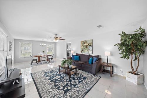 Baytown Casa | Baytown Home By The Bay visit Calypso Bay Water Park Unidad Skate park and Main Street 5 Star superhost