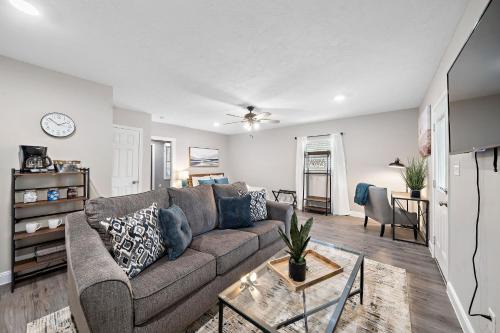 Baytown Apartamento | Baytown Private Studio Apartment covered patio Sleeps 4 by the bay skate park main street water park