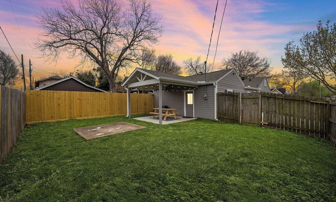 Baytown Apartamento | Baytown Private Studio Apartment covered patio Sleeps 4 by the bay, skate park,