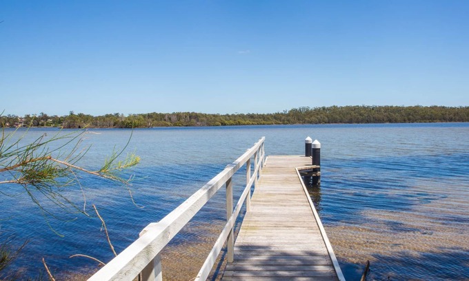 Erowal Bay Casa | Bayview - Absolute Waterfront with Jetty - 5 Mins to Hyams Beach