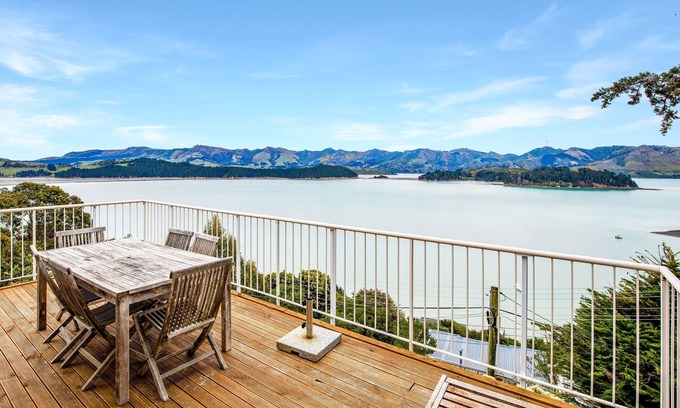 Diamond Harbour Casa | Bayview Beauty - Charteris Bay Holiday Home
