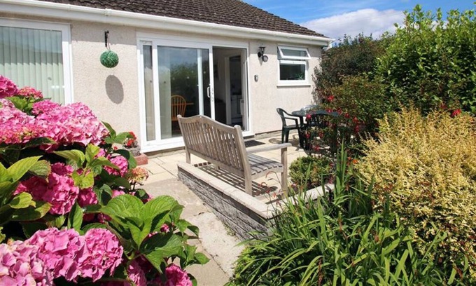 Oxwich Chalet De Esquí | Una de las propiedades de Bayview, este chalet revestido de madera es una base ideal para unas vacaciones familiares en Gow