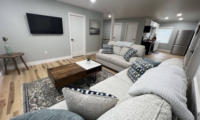 Bay View Casa | Bayview Bungalow - Sleeps 8 - Steps from the lake and a short drive to CP & Jet!