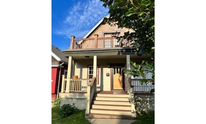 Bay View Casa | Bayview Jewel! 3 bdr, 2 bath powered by *Solar*