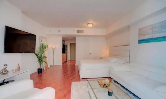 Surfside Condominio | Bayview modern studio longer term available