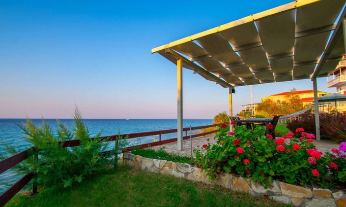 Amoudi Apartamento | Baywatch 9 right on the water