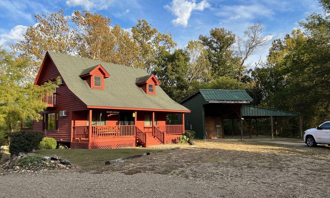 Mount Ida Cabina | BB's River Cabin