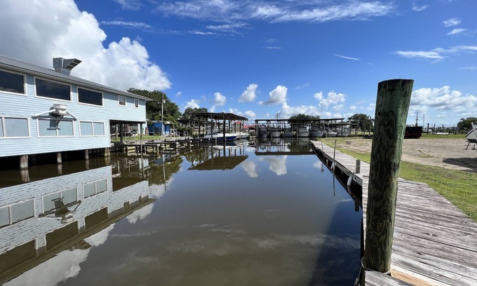Gautier Casa | BB's Tiki Marina Cottage. Bring your boat! Great fishing area!
