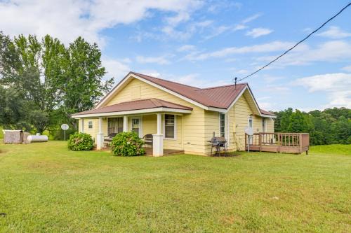 Delta Casa | BBQ Ready Delta Country Home on 30 Acres