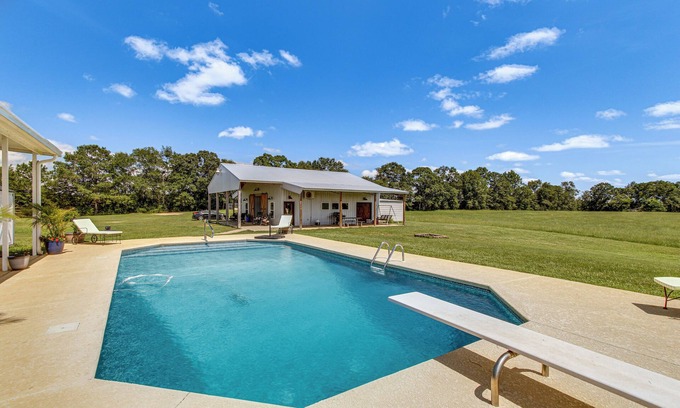 Enterprise Cabina | BBQ Ready: Farm-Style Kinston Hideaway w/ Pool