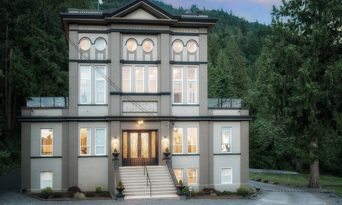 Sumas Prairie Casa | Increíble Histórico 'Castle' cerca de Vancouver