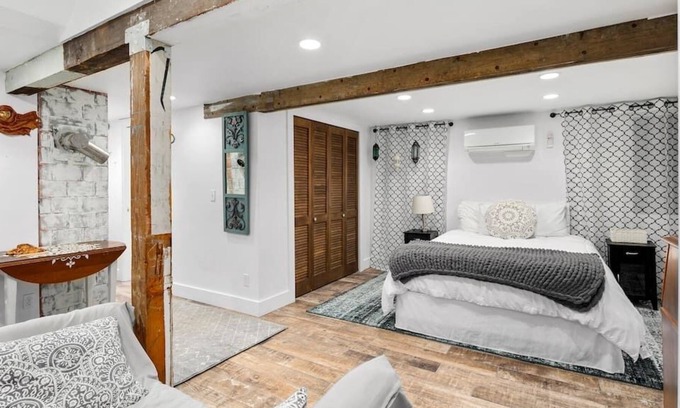 Whittier Heights Casa | BD - Ballard Basement Ballard's vintage Moroccan-inspired Basement Stdio - 143796